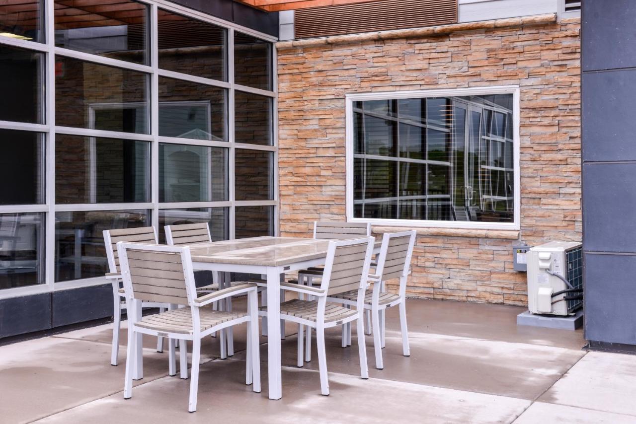 Fort Atkinson Country Inn & Suites By Radisson, Ft Atkinson, Wi מראה חיצוני תמונה